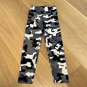 Katie J como shine thin legging size medium